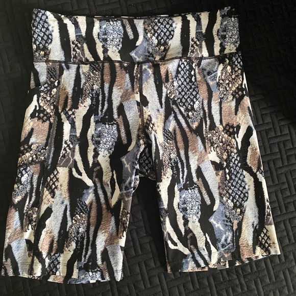 Calvin Klein women’s bike short high-rise print animal  mix - Picture 5 of 6